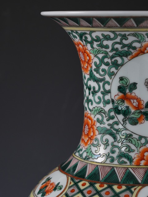 古玩陶瓷清·五彩花鳥紋觀音瓶真品鑒賞圖