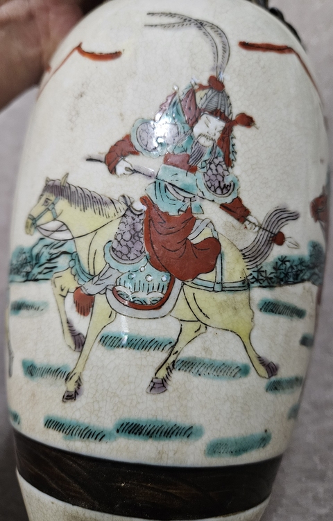 古玩陶瓷哥釉地鐵銹釉五彩刀馬人瓶真品鑒賞圖
