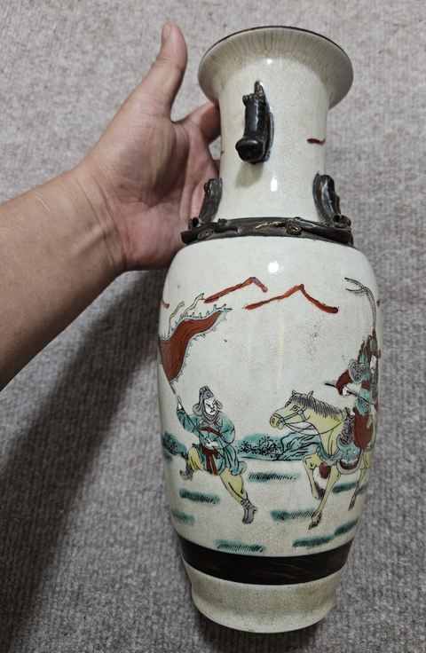 古玩陶瓷哥釉地鐵銹釉五彩刀馬人瓶真品鑒賞圖