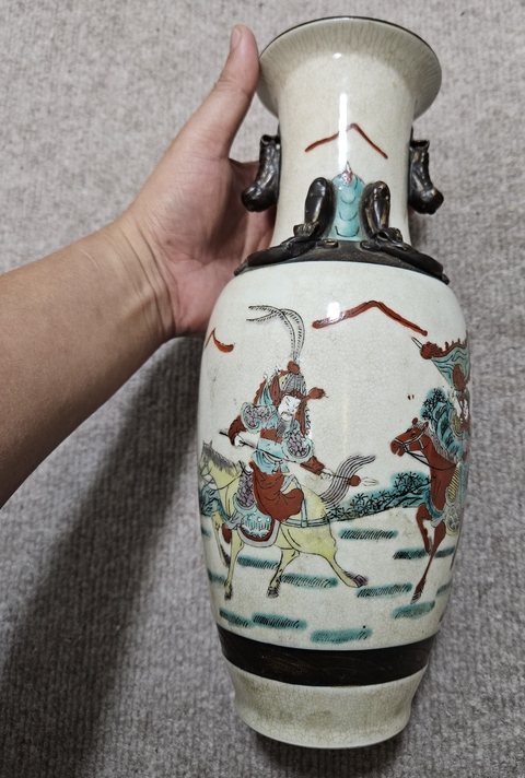 古玩陶瓷哥釉地鐵銹釉五彩刀馬人瓶真品鑒賞圖