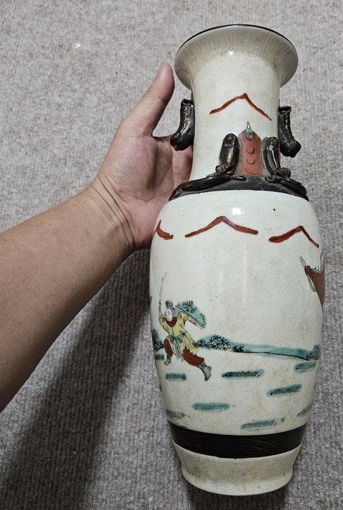 古玩陶瓷哥釉地鐵銹釉五彩刀馬人瓶真品鑒賞圖