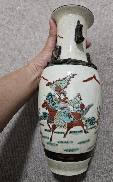 古玩陶瓷哥釉地鐵銹釉五彩刀馬人瓶真品鑒賞圖