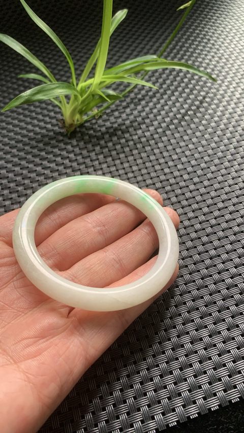 古玩玉器漂亮清代白底陽綠翡翠手鐲拍賣,當前價格16000元