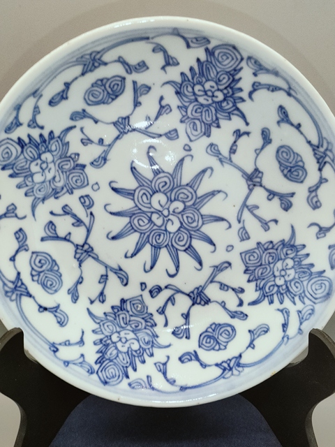古玩陶瓷嘉慶青花盤真品鑒賞圖