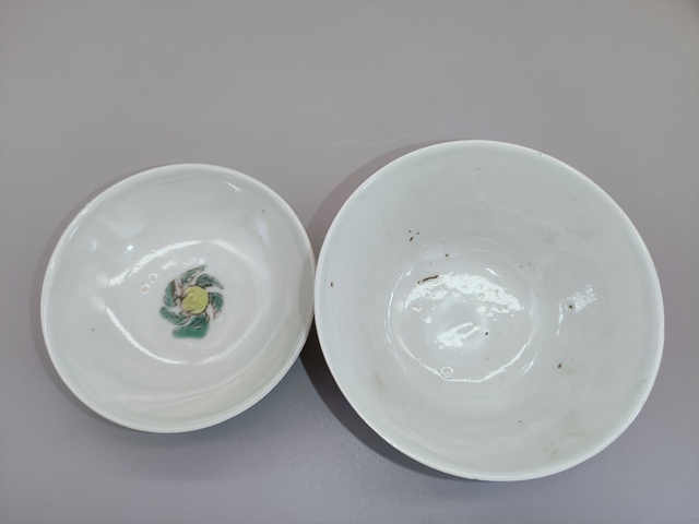 古玩陶瓷民國粉彩花卉紋蓋碗真品鑒賞圖