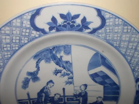 古玩陶瓷清光緒青花仕女嬰戲圖盤真品鑒賞圖