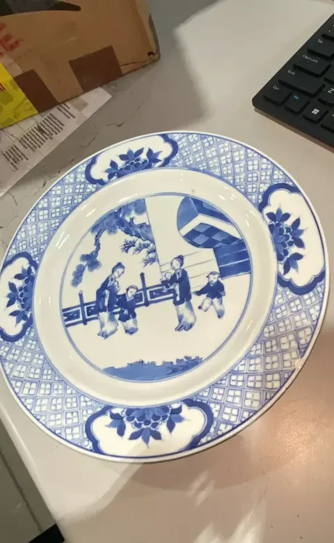 古玩陶瓷清光緒青花仕女嬰戲圖盤真品鑒賞圖