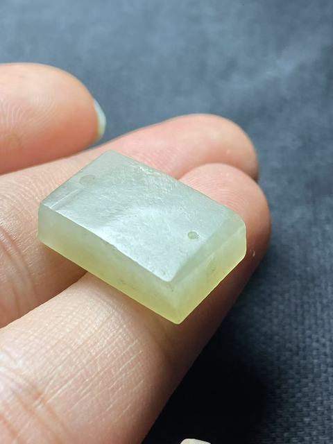 古玩玉器清代和田玉雕“素紋帽正”拍賣,當前價格600元