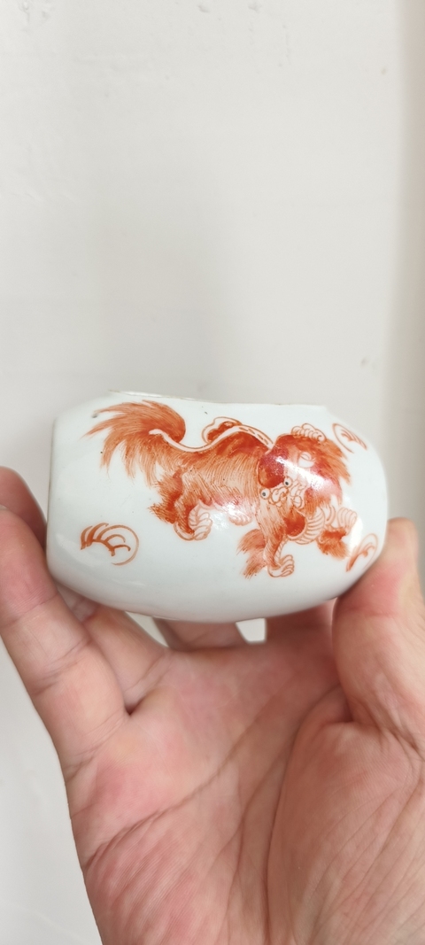 古玩陶瓷獅紋礬紅鳥食罐真品鑒賞圖