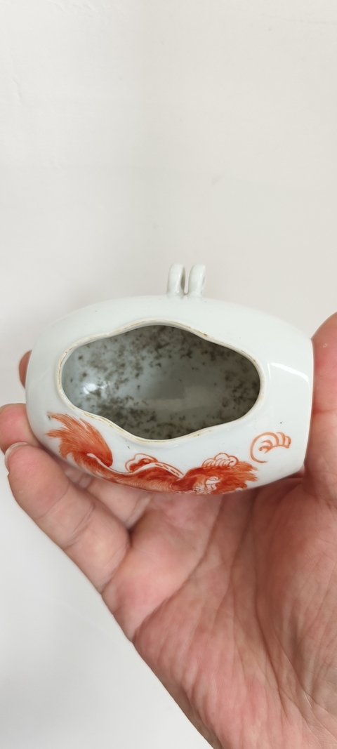 古玩陶瓷獅紋礬紅鳥食罐真品鑒賞圖