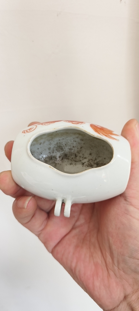 古玩陶瓷獅紋礬紅鳥食罐真品鑒賞圖