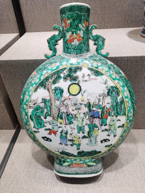 古玩陶瓷五彩人物故事抱月瓶真品鑒賞圖