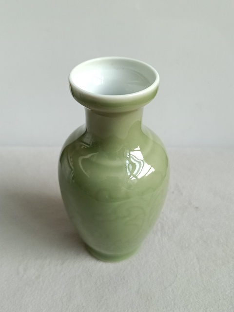 古玩陶瓷豆青釉瓶真品鑒賞圖