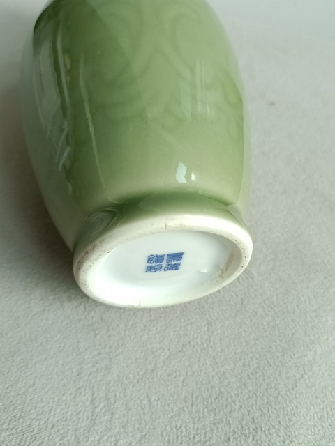 古玩陶瓷豆青釉瓶真品鑒賞圖