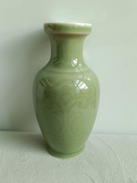 古玩陶瓷豆青釉瓶真品鑒賞圖