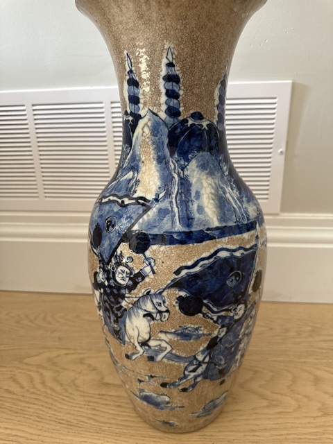 古玩陶瓷哥釉青花刀馬人物撇口瓶真品鑒賞圖