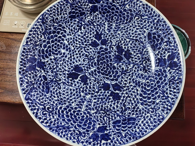 古玩陶瓷青花牡丹花紋盤(pán)真品鑒賞圖