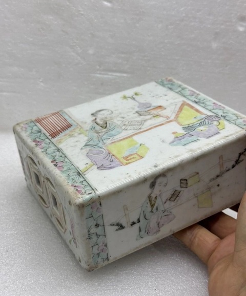 古玩陶瓷仕女紋粉彩書擋真品鑒賞圖
