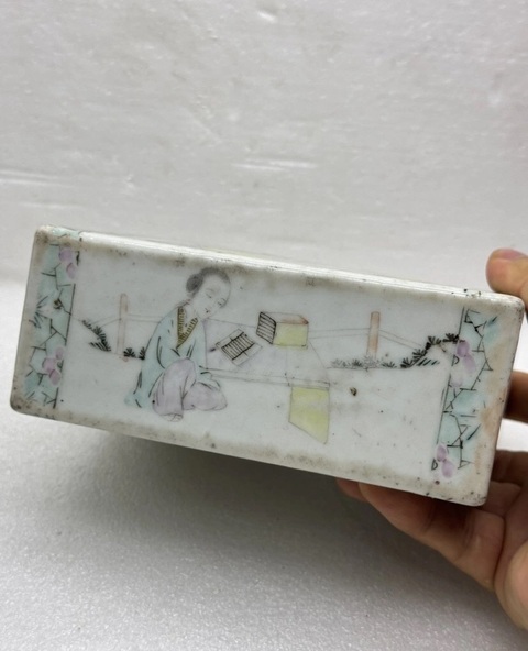 古玩陶瓷仕女紋粉彩書擋真品鑒賞圖