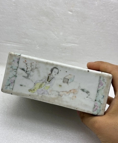 古玩陶瓷仕女紋粉彩書擋真品鑒賞圖