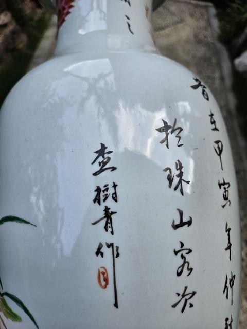 古玩陶瓷粉彩荷花紋大瓶真品鑒賞圖