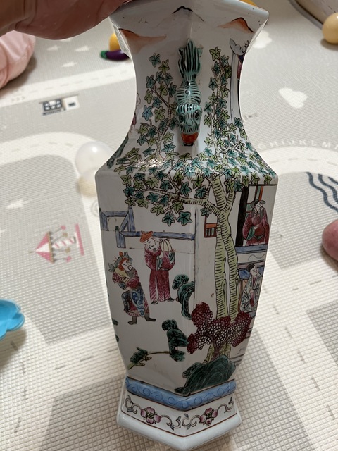 古玩陶瓷人物紋粉彩瓶真品鑒賞圖