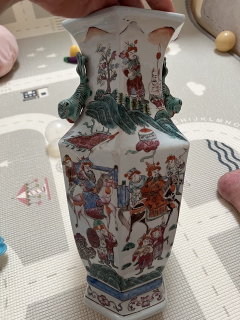 古玩陶瓷人物紋粉彩瓶真品鑒賞圖