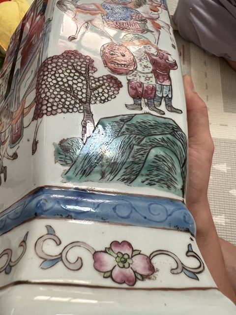 古玩陶瓷人物紋粉彩瓶真品鑒賞圖