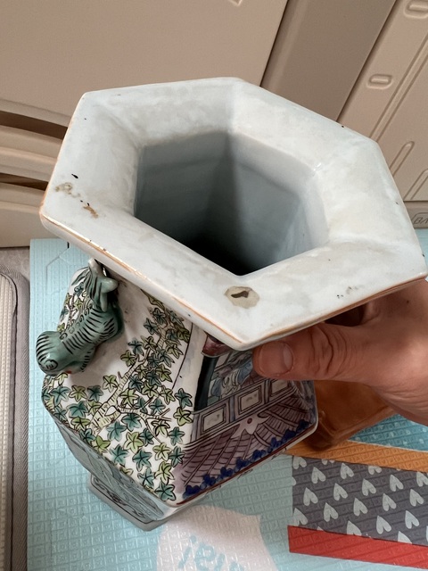古玩陶瓷人物紋粉彩瓶真品鑒賞圖