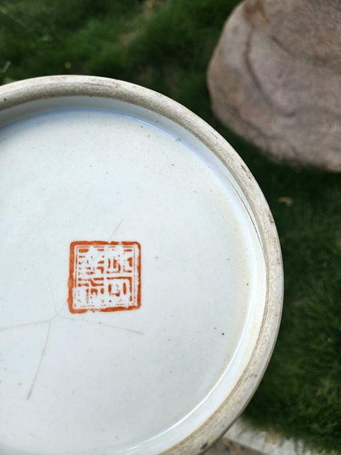 古玩陶瓷粉彩荷花紋大瓶真品鑒賞圖