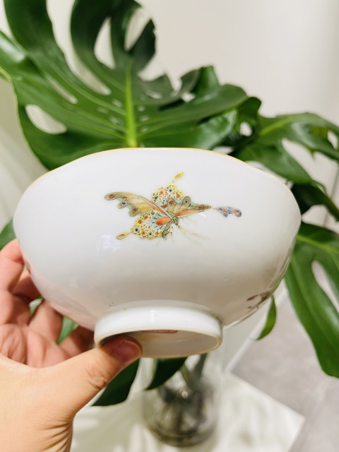 古玩陶瓷花蝶紋粉彩碗真品鑒賞圖