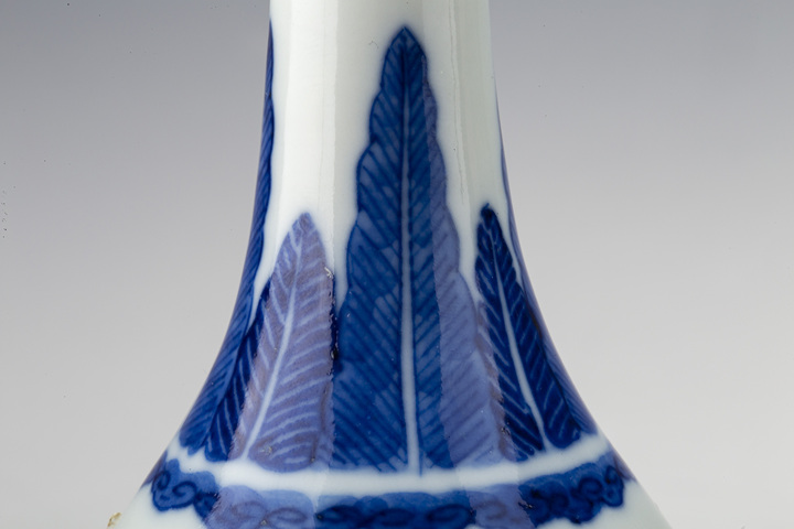 古玩陶瓷清中晚·青花三多紋膽瓶
真品鑒賞圖