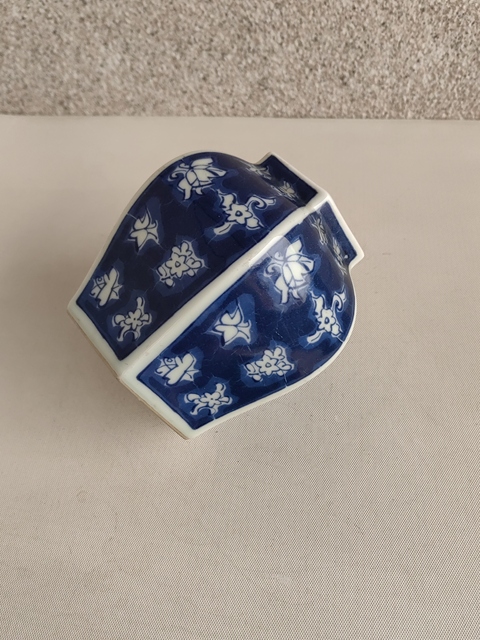 古玩陶瓷青花留白花卉紋六方罐拍賣,當(dāng)前價格450元