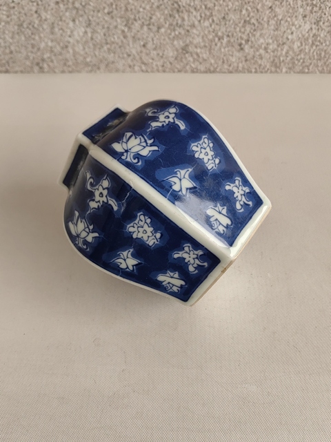 古玩陶瓷青花留白花卉紋六方罐拍賣,當(dāng)前價格450元