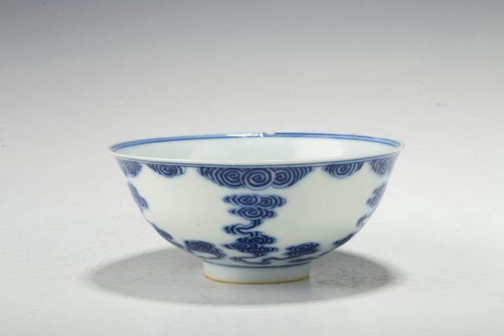 古玩陶瓷清光緒·青花漏彩祥云紋碗
真品鑒賞圖
