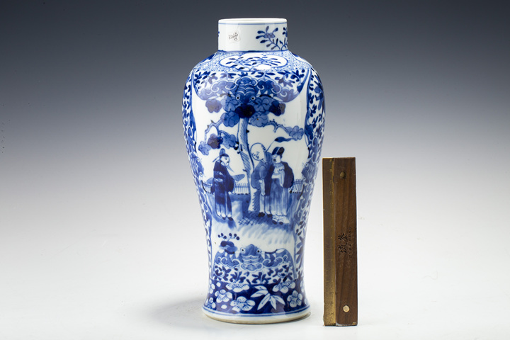 古玩陶瓷清晚·青花花卉開窗人物故事紋瓶
真品鑒賞圖