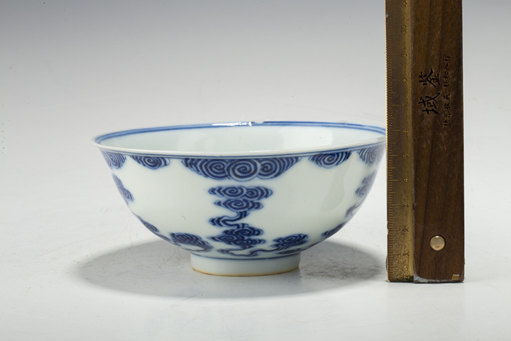古玩陶瓷清光緒·青花漏彩祥云紋碗
真品鑒賞圖