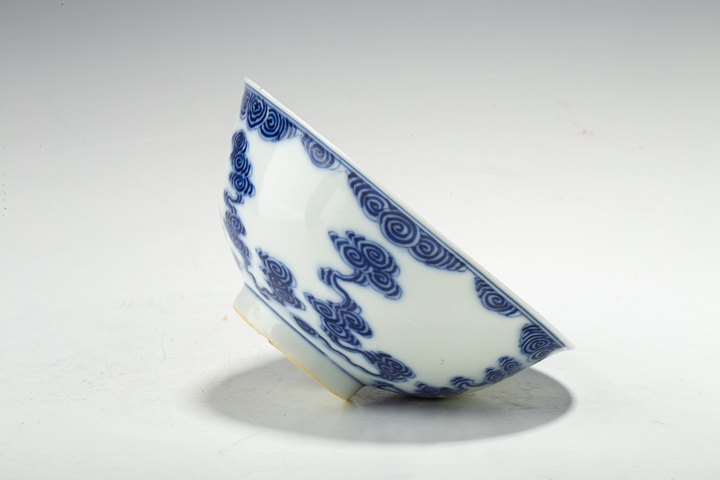 古玩陶瓷清光緒·青花漏彩祥云紋碗
真品鑒賞圖