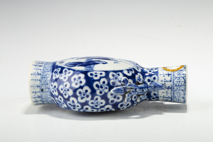 古玩陶瓷清晚·青花人物故事紋龍耳小抱月瓶真品鑒賞圖