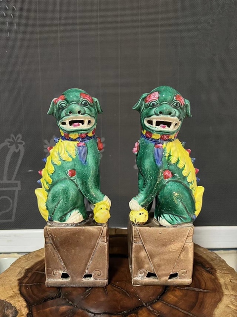 古玩陶瓷獅子塑像真品鑒賞圖
