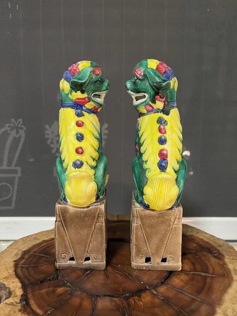 古玩陶瓷獅子塑像真品鑒賞圖