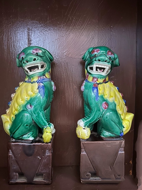 古玩陶瓷素三彩獅子造像真品鑒賞圖