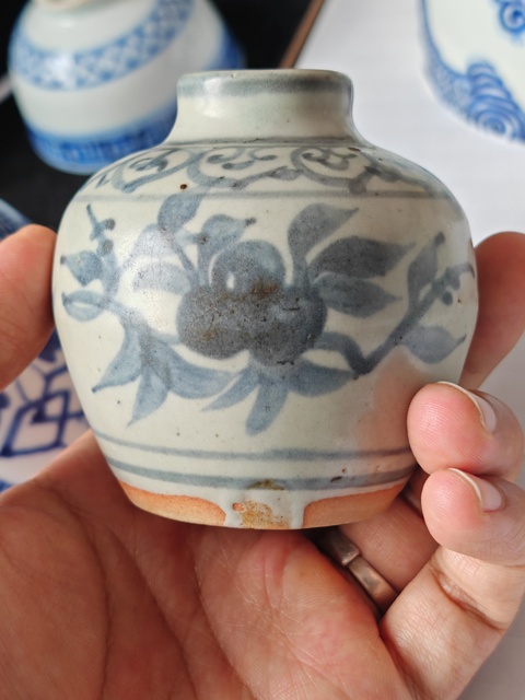 古玩陶瓷青花花卉紋水盂真品鑒賞圖