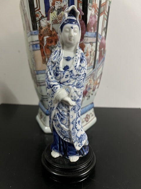 古玩陶瓷青花觀音塑像真品鑒賞圖