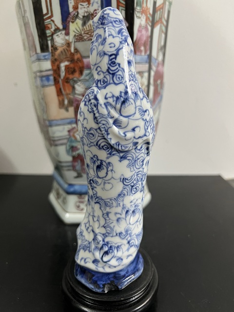 古玩陶瓷青花觀音塑像真品鑒賞圖