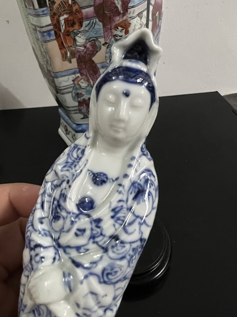 古玩陶瓷青花觀音塑像真品鑒賞圖