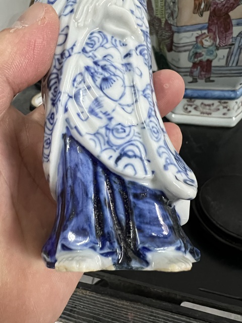 古玩陶瓷青花觀音塑像真品鑒賞圖
