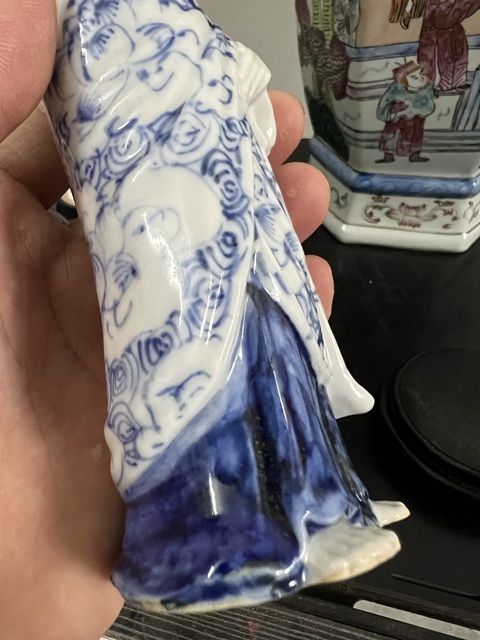 古玩陶瓷青花觀音塑像真品鑒賞圖