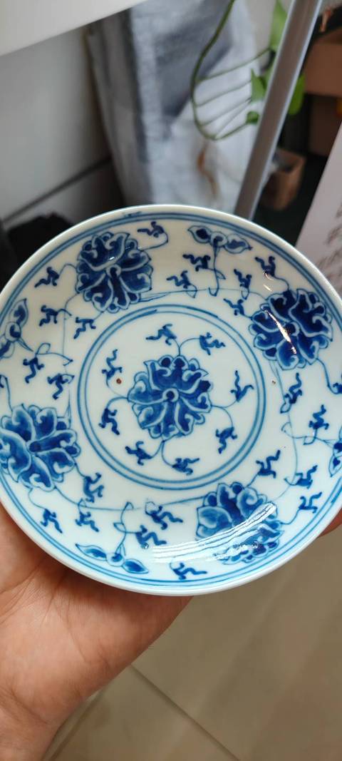古玩陶瓷花卉紋青花盤真品鑒賞圖