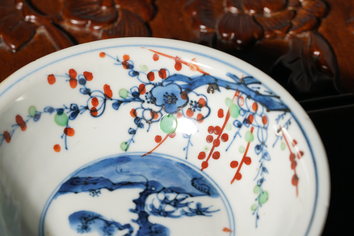 古玩陶瓷青花加彩盤真品鑒賞圖